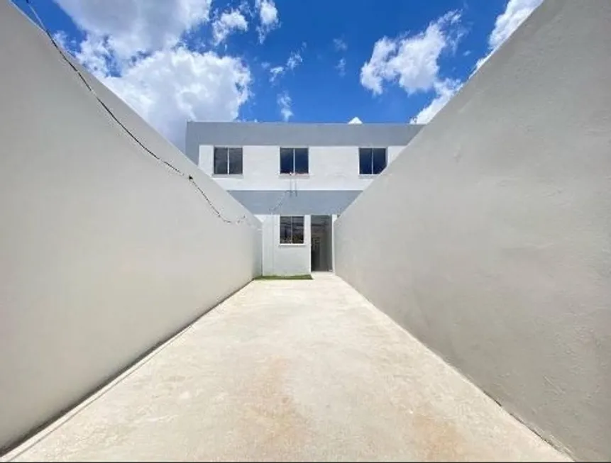 Foto 1 de Casa com 2 Quartos à venda, 96m² em Rio Branco, Belo Horizonte