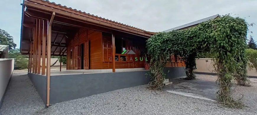 Foto 1 de Casa com 3 Quartos à venda, 170m² em Arroio, Imbituba