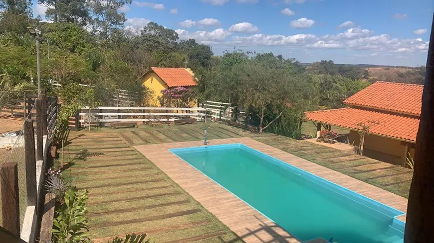 Foto 1 de Fazenda/Sítio com 3 Quartos à venda, 25000m² em Zona Rural, Entre Rios de Minas