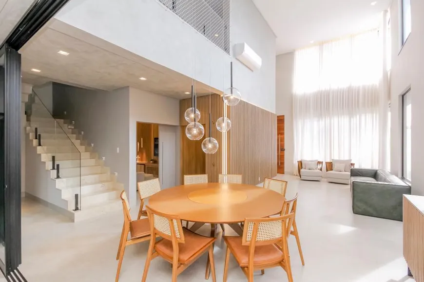 Foto 1 de Casa com 4 Quartos para alugar, 411m² em PORTAL DO SOL GREEN, Goiânia