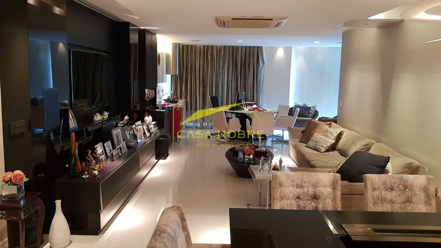 Foto 1 de Apartamento com 4 Quartos à venda, 210m² em Enseada do Suá, Vitória