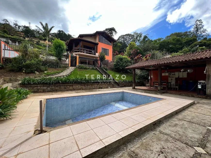 Foto 1 de Casa com 3 Quartos à venda, 212m² em Parque do Imbuí, Teresópolis