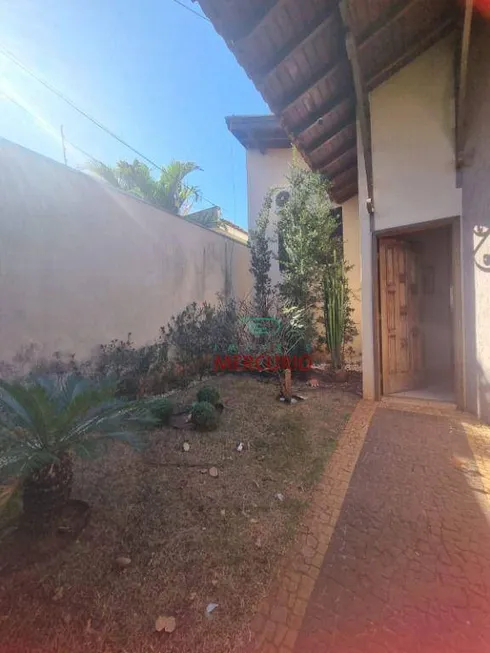 Foto 1 de Sobrado com 3 Quartos à venda, 350m² em Jardim Bela Vista, Bauru