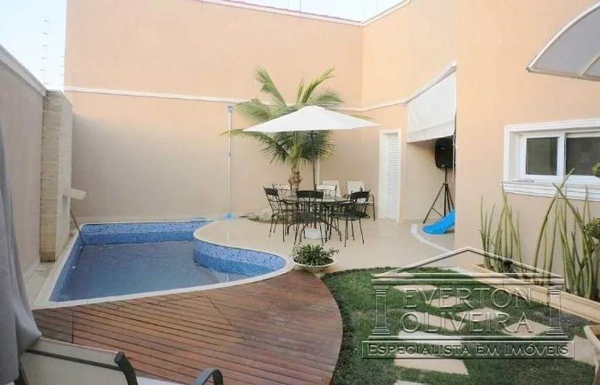 Foto 1 de Sobrado com 4 Quartos para alugar, 440m² em Villa Branca, Jacareí