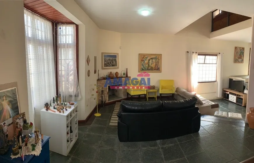 Foto 1 de Sobrado com 3 Quartos para alugar, 240m² em Jardim Santa Maria, Jacareí