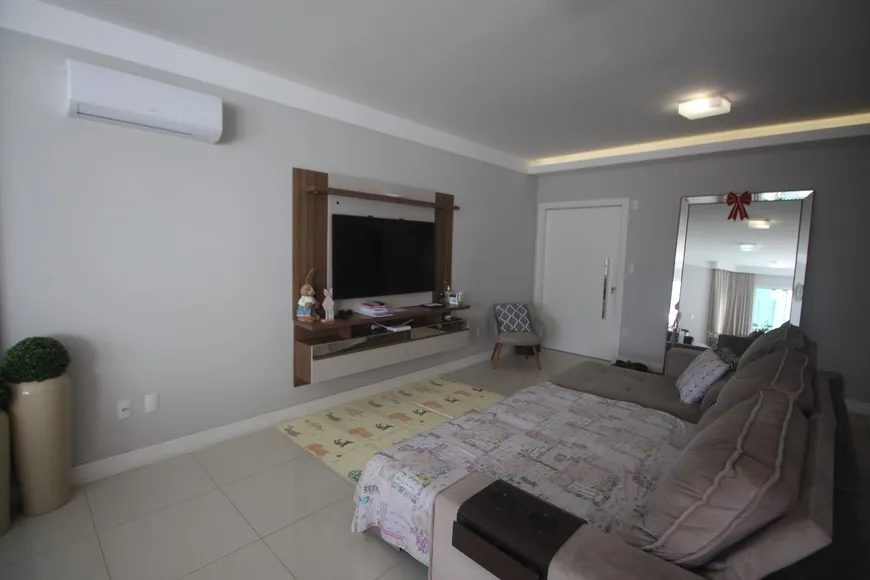 Foto 1 de Apartamento com 3 Quartos para alugar, 140m² em Centro, Balneário Camboriú