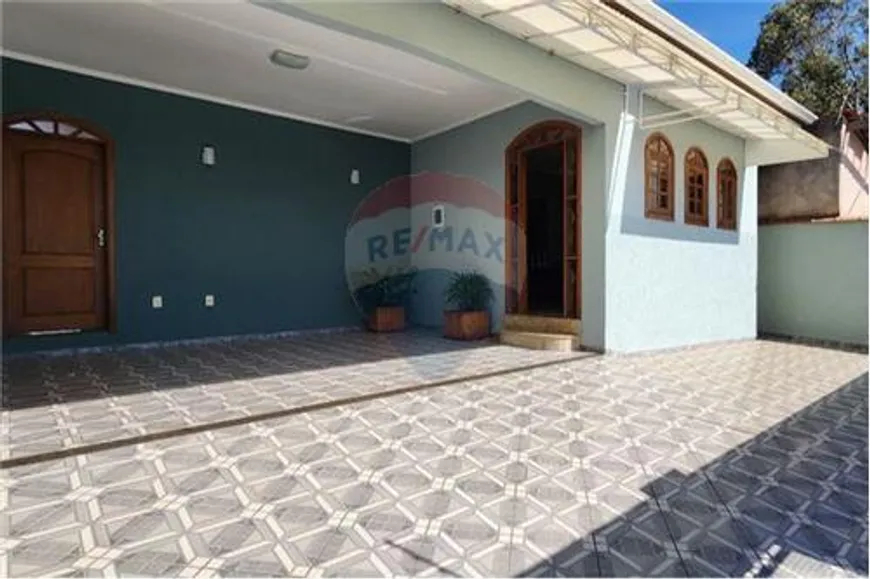 Foto 1 de Casa com 4 Quartos à venda, 220m² em Vila Cidade Jardim, Botucatu