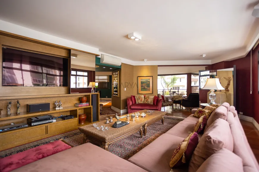 Foto 1 de Apartamento com 2 Quartos à venda, 262m² em Água Verde, Curitiba
