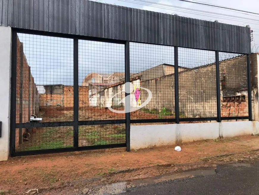 Foto 1 de Lote/Terreno para alugar, 300m² em Brasil, Uberlândia