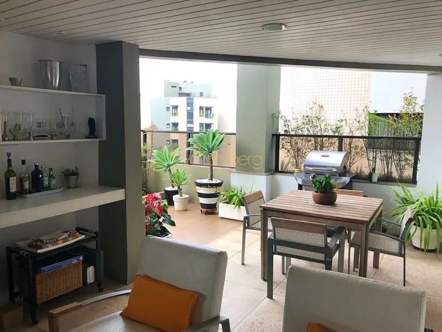 Foto 1 de Apartamento com 3 Quartos à venda, 196m² em Jardim Vitoria Regia, São Paulo