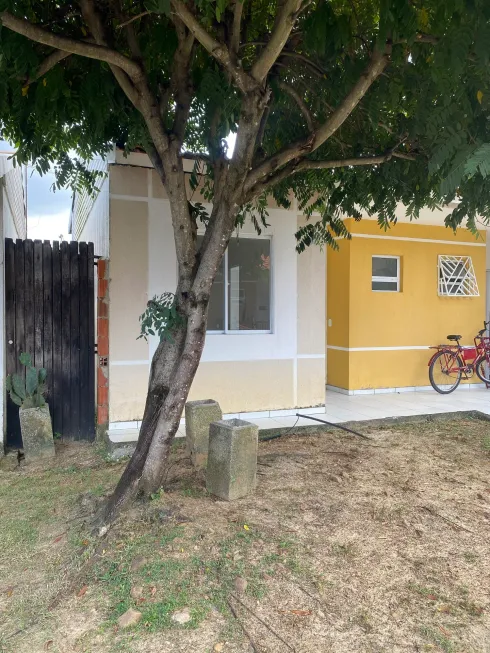 Foto 1 de Casa de Condomínio com 2 Quartos à venda, 70m² em Senador Carlos Jereissati, Pacatuba