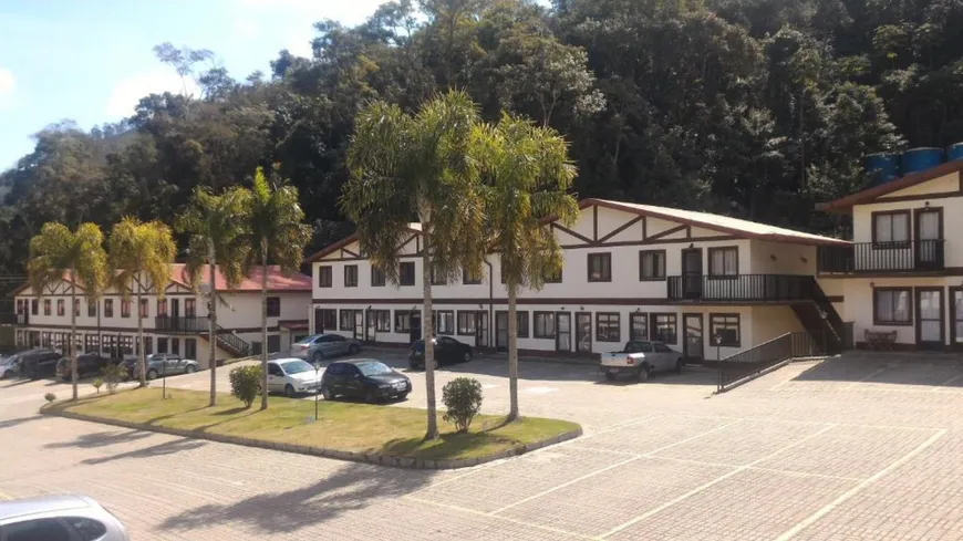 Foto 1 de Apartamento com 3 Quartos à venda, 100m² em Samambaia, Petrópolis