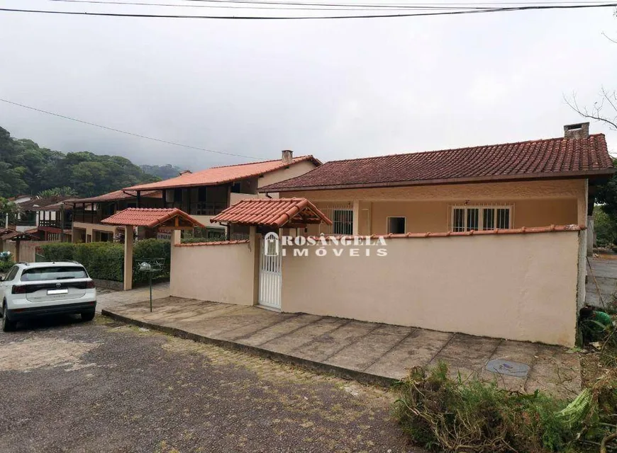 Foto 1 de Casa de Condomínio com 3 Quartos à venda, 144m² em Granja Comary, Teresópolis