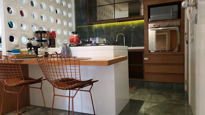 Foto 1 de Apartamento com 4 Quartos à venda, 150m² em Barro Vermelho, Vitória