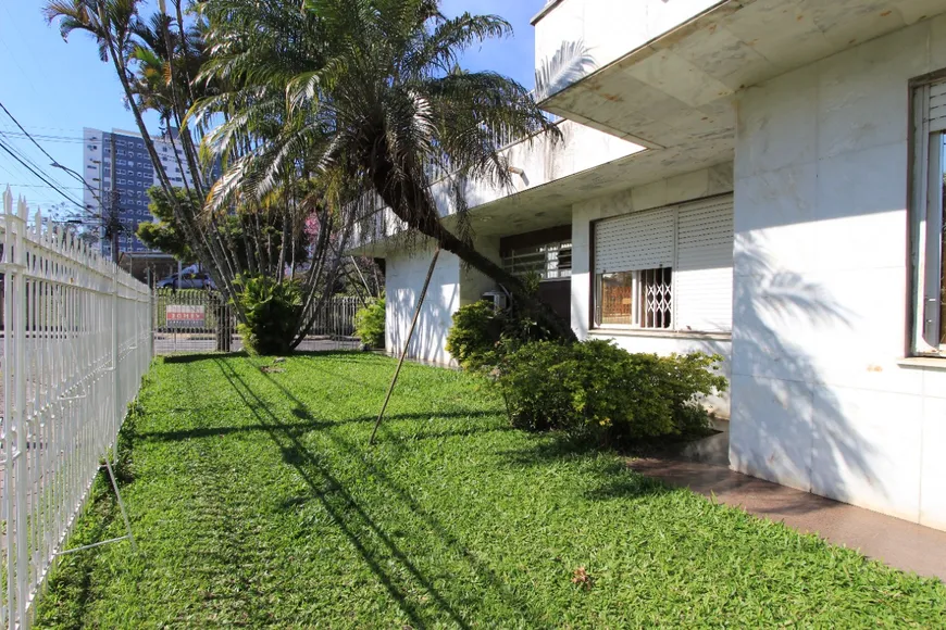 Foto 1 de Casa com 4 Quartos à venda, 450m² em Jardim Lindóia, Porto Alegre