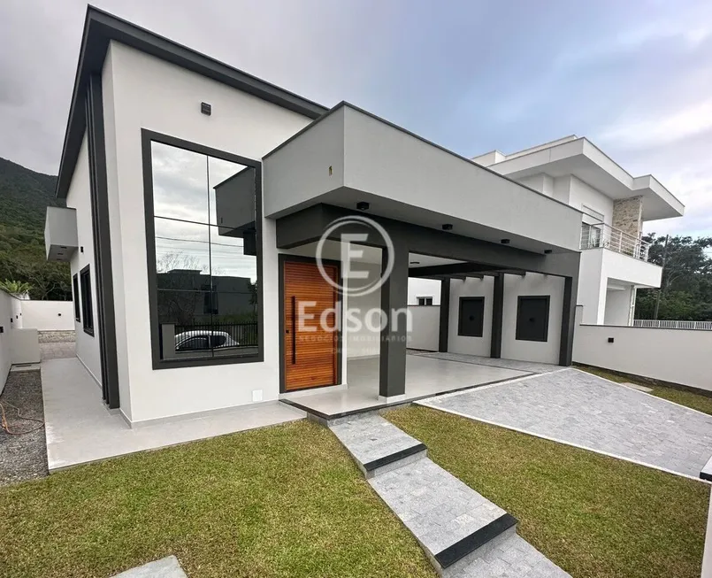 Foto 1 de Casa com 3 Quartos à venda, 132m² em Praia de Fora, Palhoça