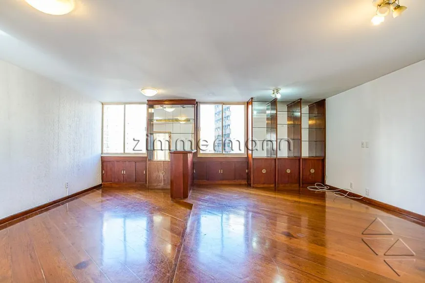 Foto 1 de Apartamento com 3 Quartos à venda, 135m² em Jardim América, São Paulo