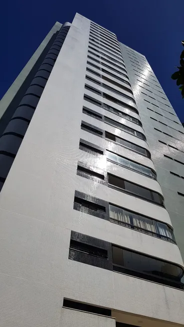 Foto 1 de Apartamento com 4 Quartos à venda, 207m² em Ondina, Salvador