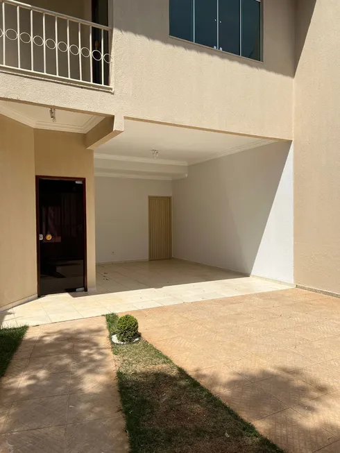 Foto 1 de Sobrado com 4 Quartos à venda, 191m² em Setor Jaó, Goiânia