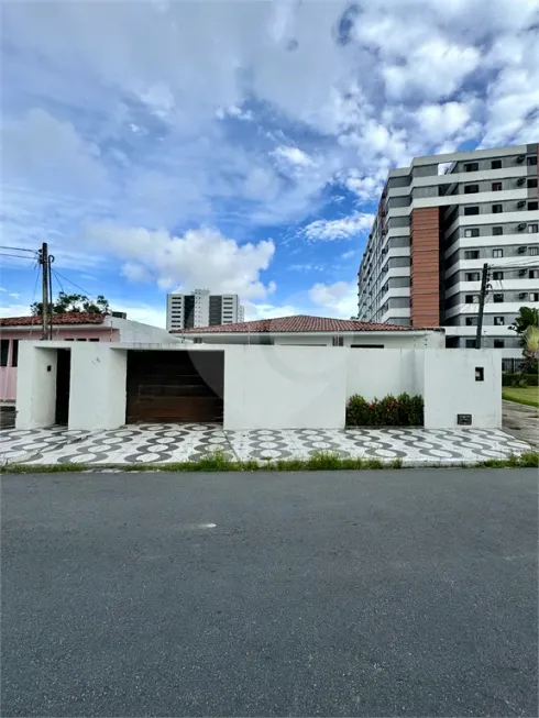 Foto 1 de Casa com 3 Quartos para venda ou aluguel, 192m² em Gruta de Lourdes, Maceió