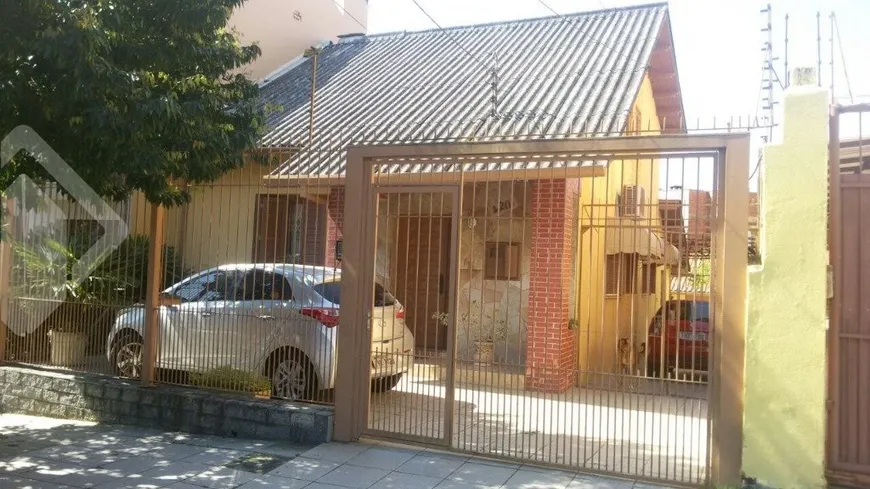 Foto 1 de Casa com 3 Quartos à venda, 300m² em Passo da Areia, Porto Alegre