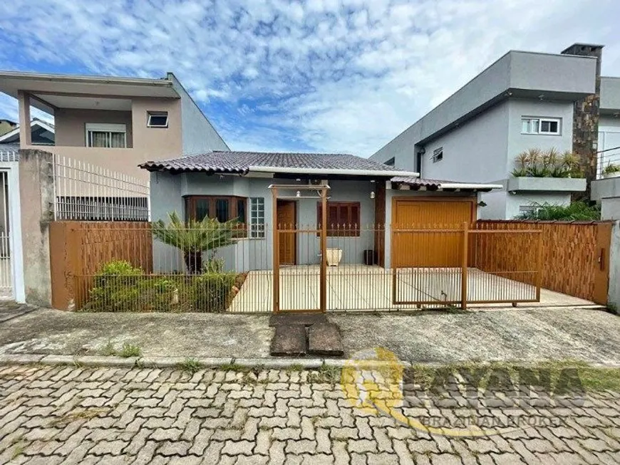 Foto 1 de Casa com 2 Quartos à venda, 300m² em Vila Nova, Porto Alegre