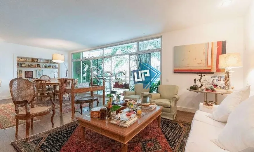 Foto 1 de Apartamento com 4 Quartos à venda, 206m² em Leblon, Rio de Janeiro