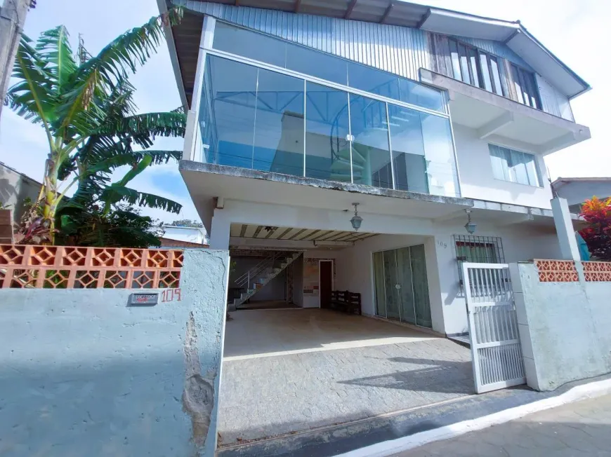 Foto 1 de Casa com 3 Quartos à venda, 169m² em Ponta das Canas, Florianópolis