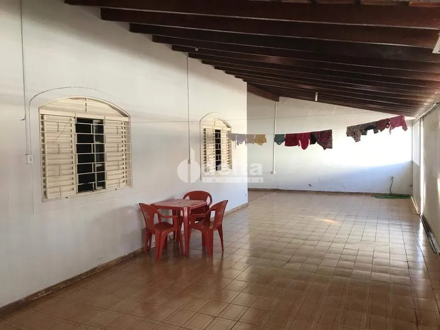 Foto 1 de Casa com 3 Quartos à venda, 231m² em Santa Mônica, Uberlândia