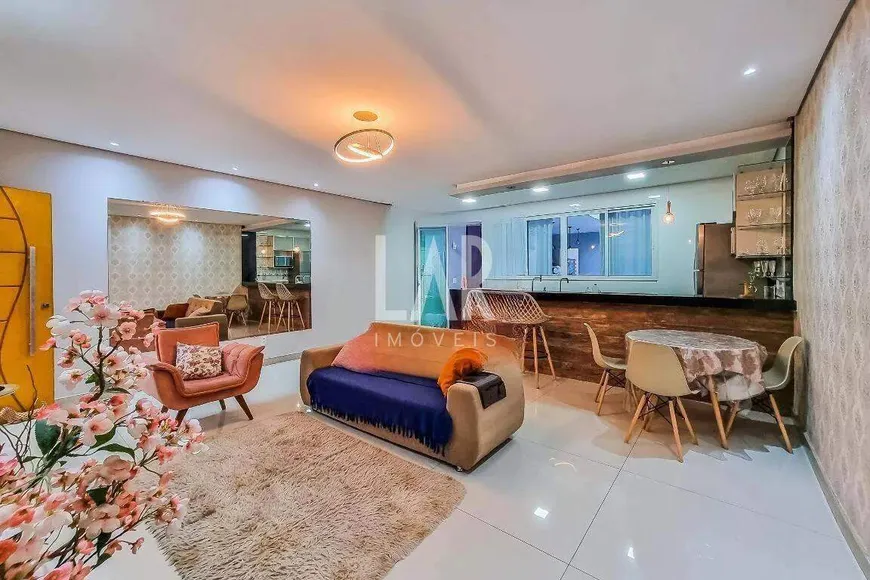 Foto 1 de Casa com 3 Quartos para alugar, 220m² em Santa Amélia, Belo Horizonte