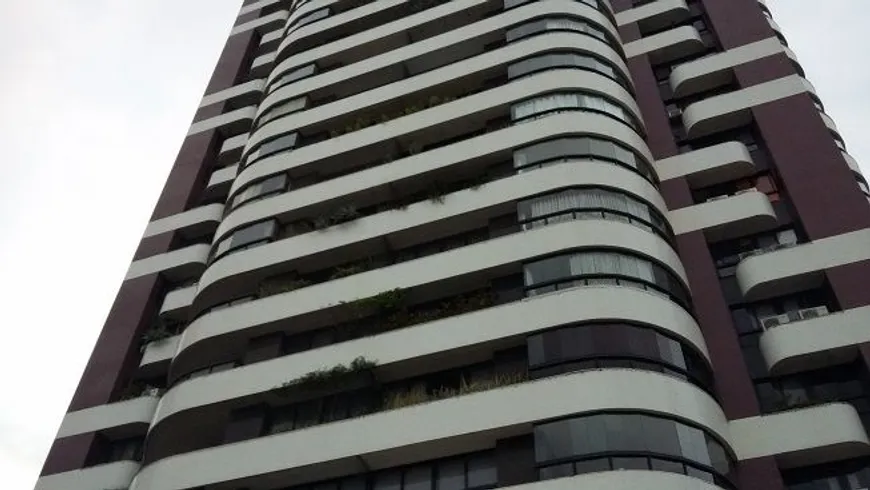 Foto 1 de Apartamento com 4 Quartos à venda, 215m² em Candeal, Salvador