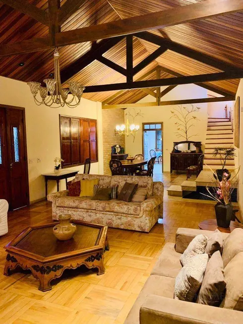 Foto 1 de Casa com 4 Quartos para alugar, 350m² em Jardim Torrao De Ouro, São José dos Campos