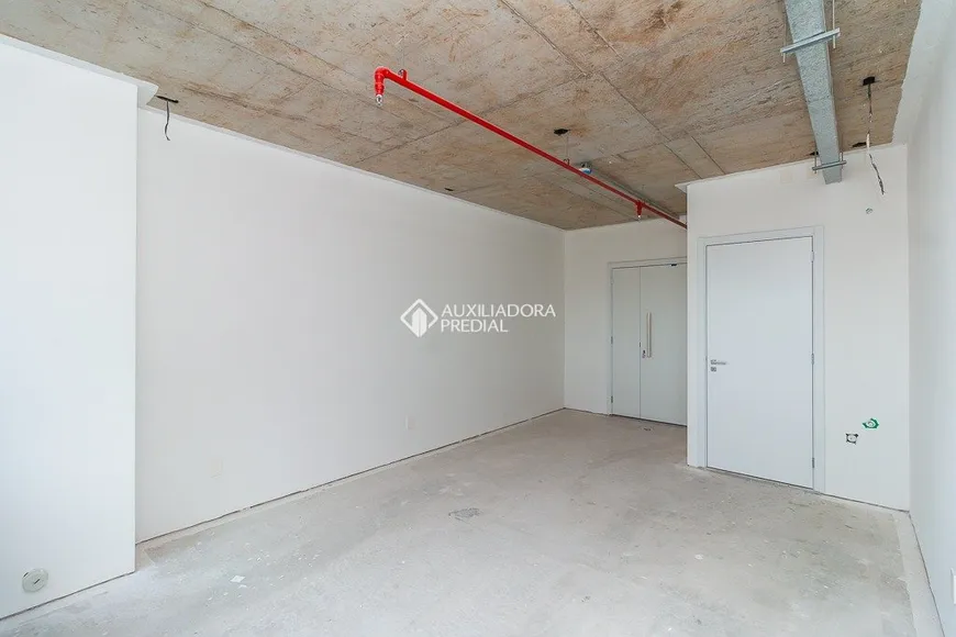 Foto 1 de Sala Comercial para alugar, 30m² em Teresópolis, Porto Alegre