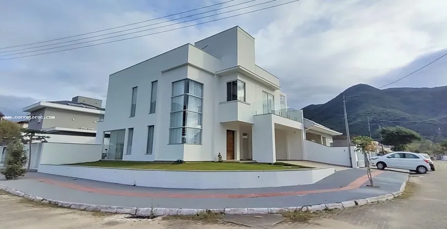 Foto 1 de Casa de Condomínio com 3 Quartos à venda, 375m² em Praia de Fora, Palhoça