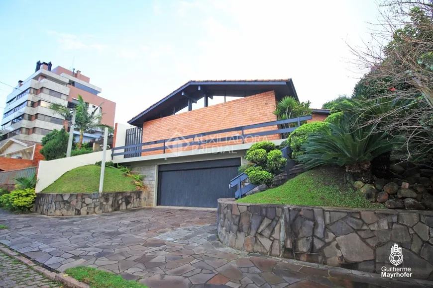 Foto 1 de Casa com 4 Quartos à venda, 400m² em Jardim Lindóia, Porto Alegre
