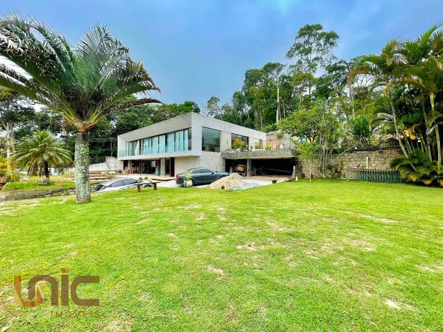 Foto 1 de Casa de Condomínio com 4 Quartos à venda, 450m² em Golfe, Teresópolis