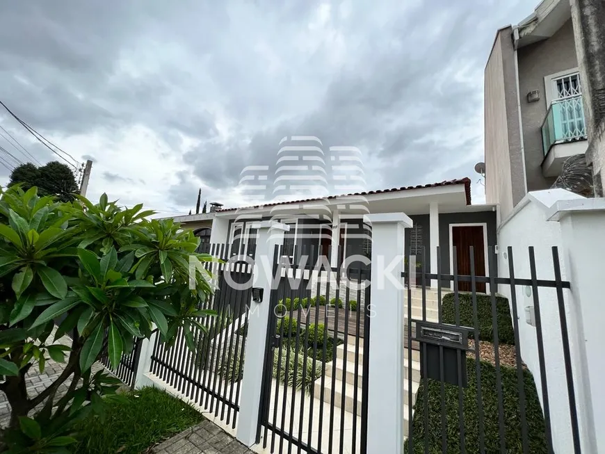 Foto 1 de Casa com 4 Quartos à venda, 210m² em Jardim das Américas, Curitiba