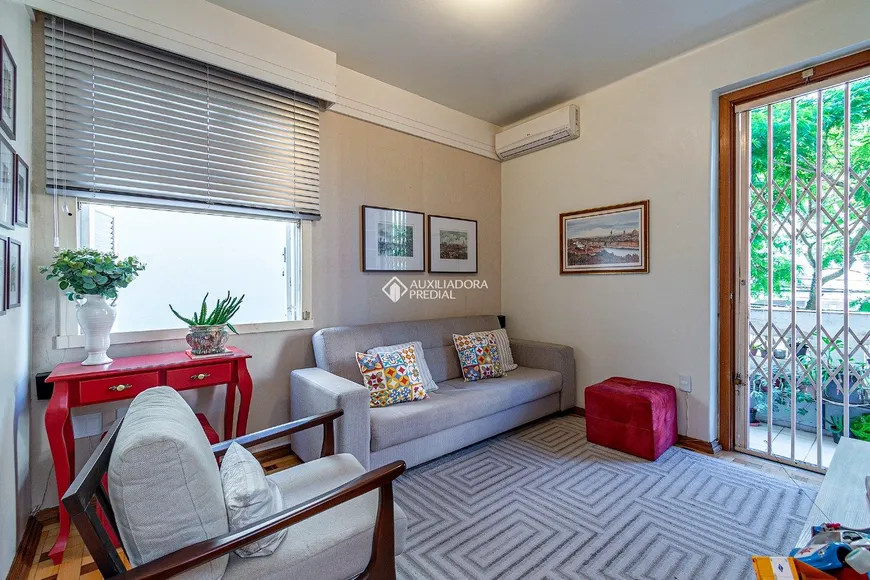 Foto 1 de Apartamento com 3 Quartos à venda, 82m² em Floresta, Porto Alegre