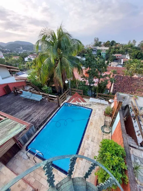 Foto 1 de Casa com 4 Quartos à venda, 350m² em Matapaca, Niterói