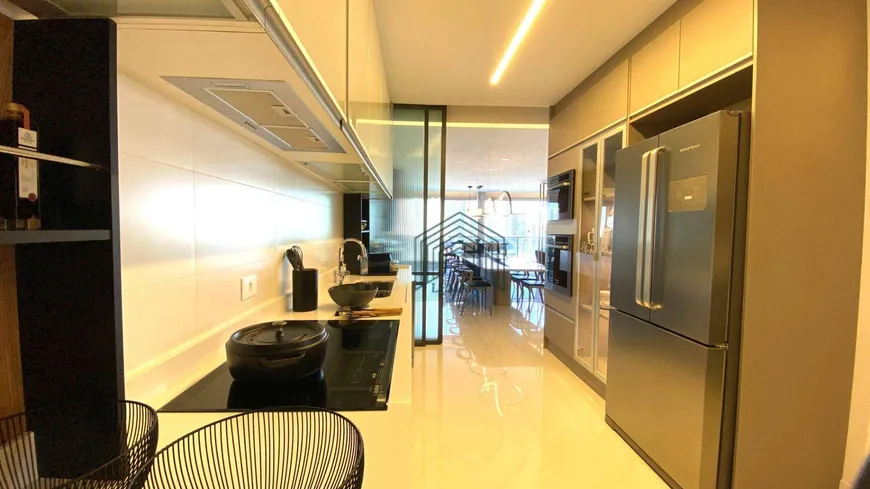 Foto 1 de Apartamento com 4 Quartos à venda, 211m² em Cidade Jardim, São Paulo