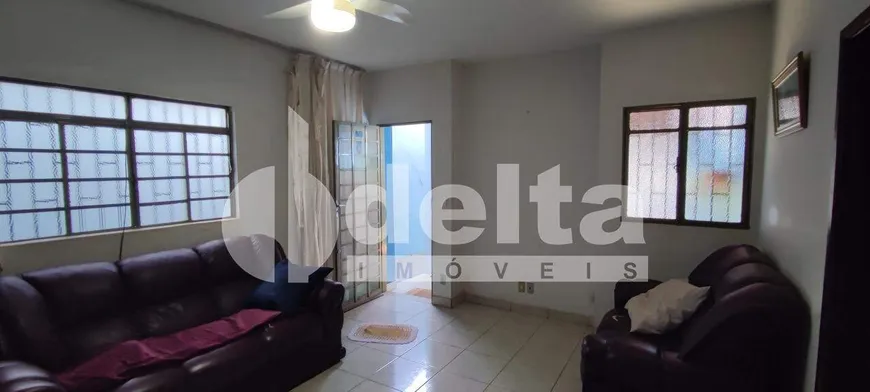 Foto 1 de Casa com 3 Quartos à venda, 170m² em Santa Mônica, Uberlândia