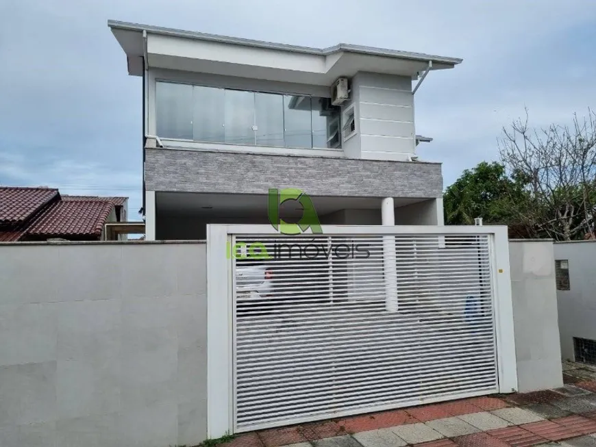 Foto 1 de Casa com 4 Quartos à venda, 226m² em Carianos, Florianópolis