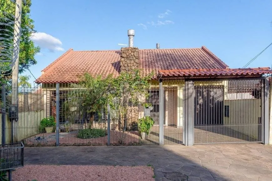 Foto 1 de Casa com 3 Quartos à venda, 195m² em Ipanema, Porto Alegre