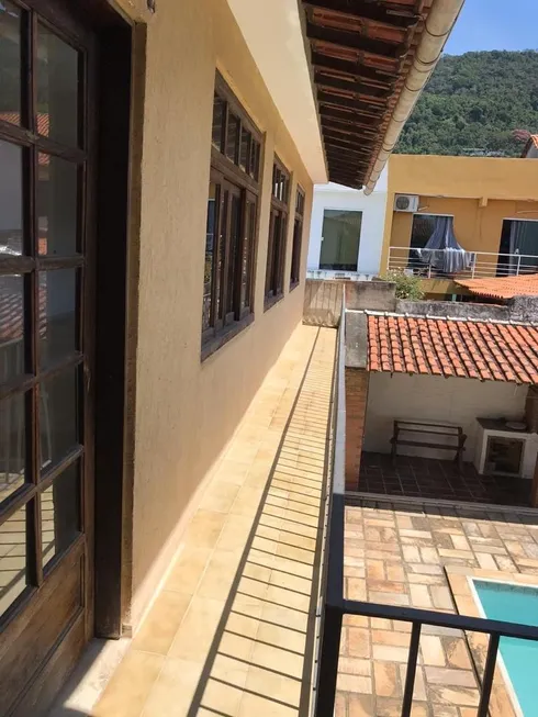 Foto 1 de Casa com 8 Quartos à venda, 360m² em Piratininga, Niterói