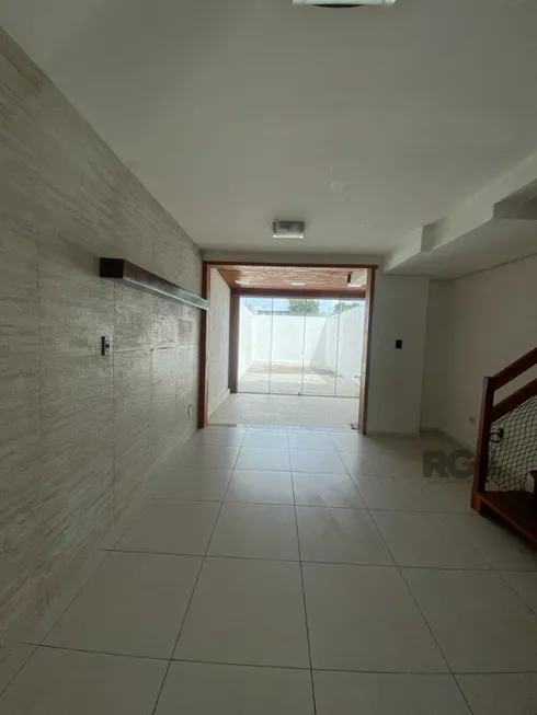 Foto 1 de Casa com 3 Quartos à venda, 112m² em Guarujá, Porto Alegre