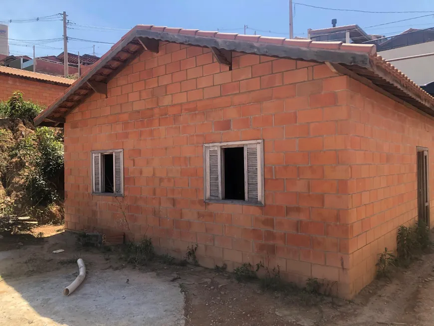 Foto 1 de Fazenda/Sítio com 2 Quartos à venda, 179m² em Estacao de Moreiras, Mairinque