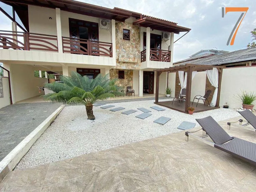 Foto 1 de Casa com 4 Quartos à venda, 270m² em Fazenda da Armacao, Governador Celso Ramos