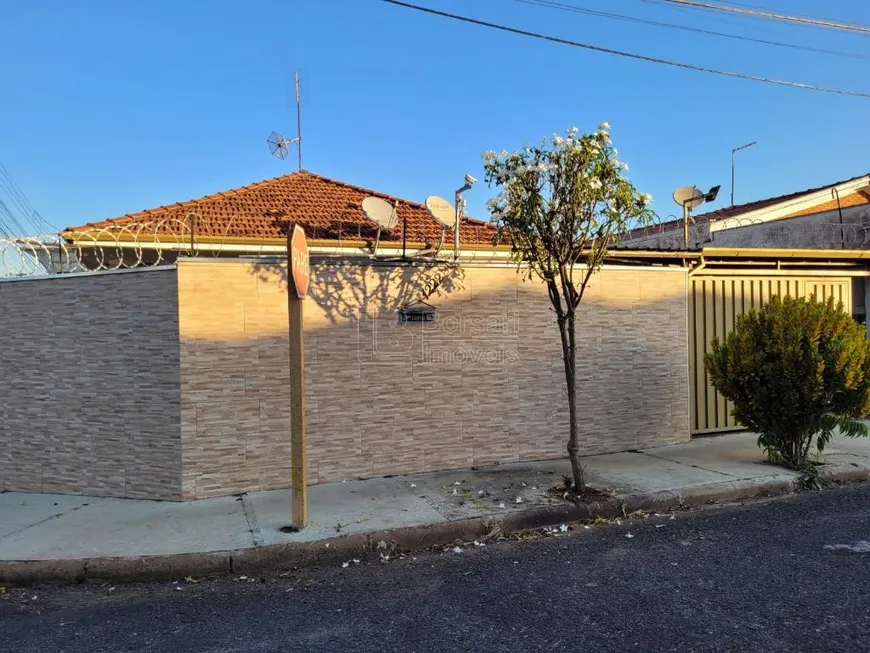 Foto 1 de Casa com 4 Quartos à venda, 165m² em Vila Xavier, Araraquara