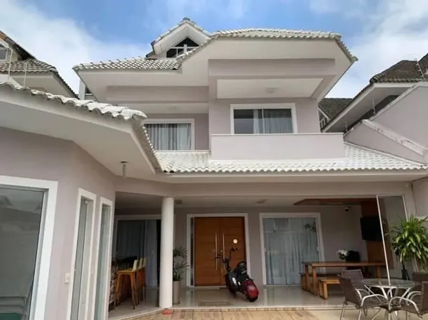 Foto 1 de Casa de Condomínio com 5 Quartos para venda ou aluguel, 350m² em Recreio Dos Bandeirantes, Rio de Janeiro