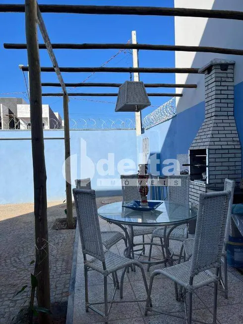 Foto 1 de Apartamento com 2 Quartos para alugar, 50m² em Aclimacao, Uberlândia